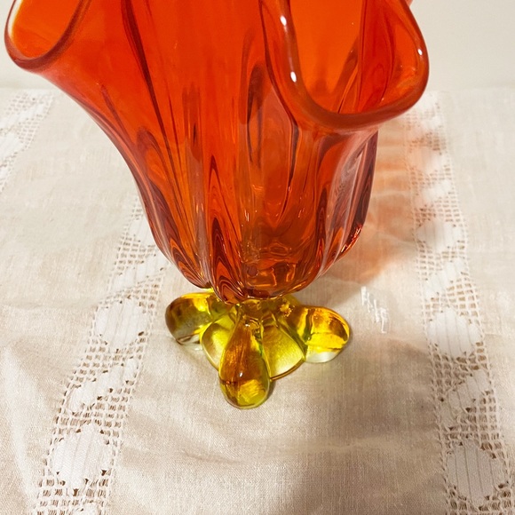 Vintage 1960s MCM | Viking Glass Epic Persimmon 4 Petal Vase - Picture 12 of 16